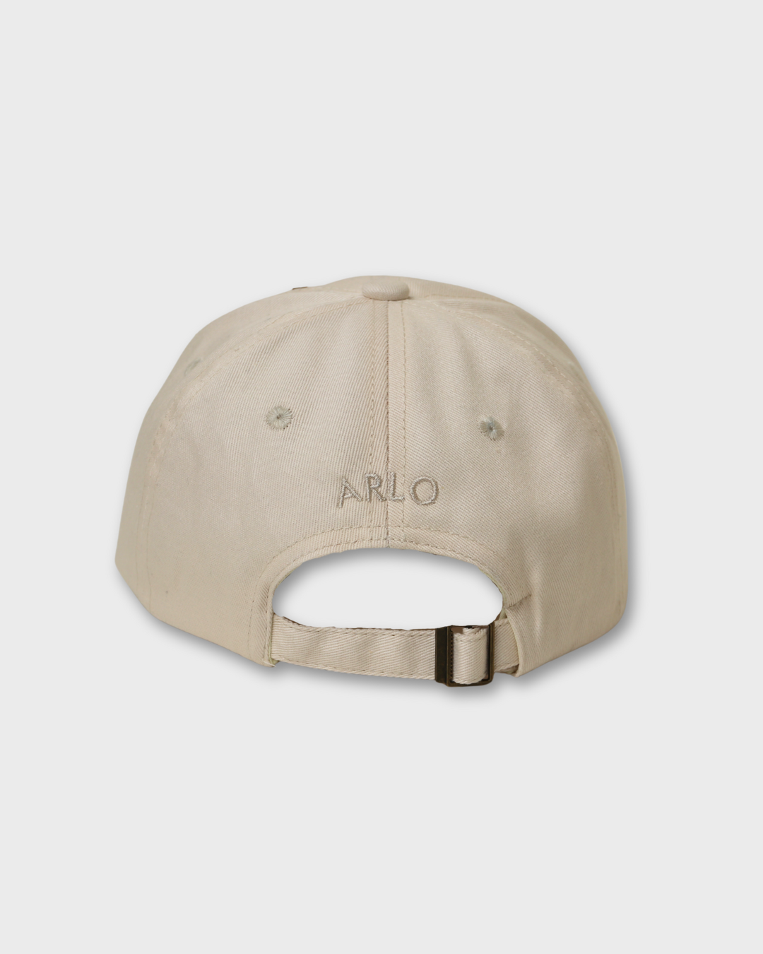 Beige personalised hat with embroidered name "ARLO" on the back and adjustable strap in a classic baseball fit